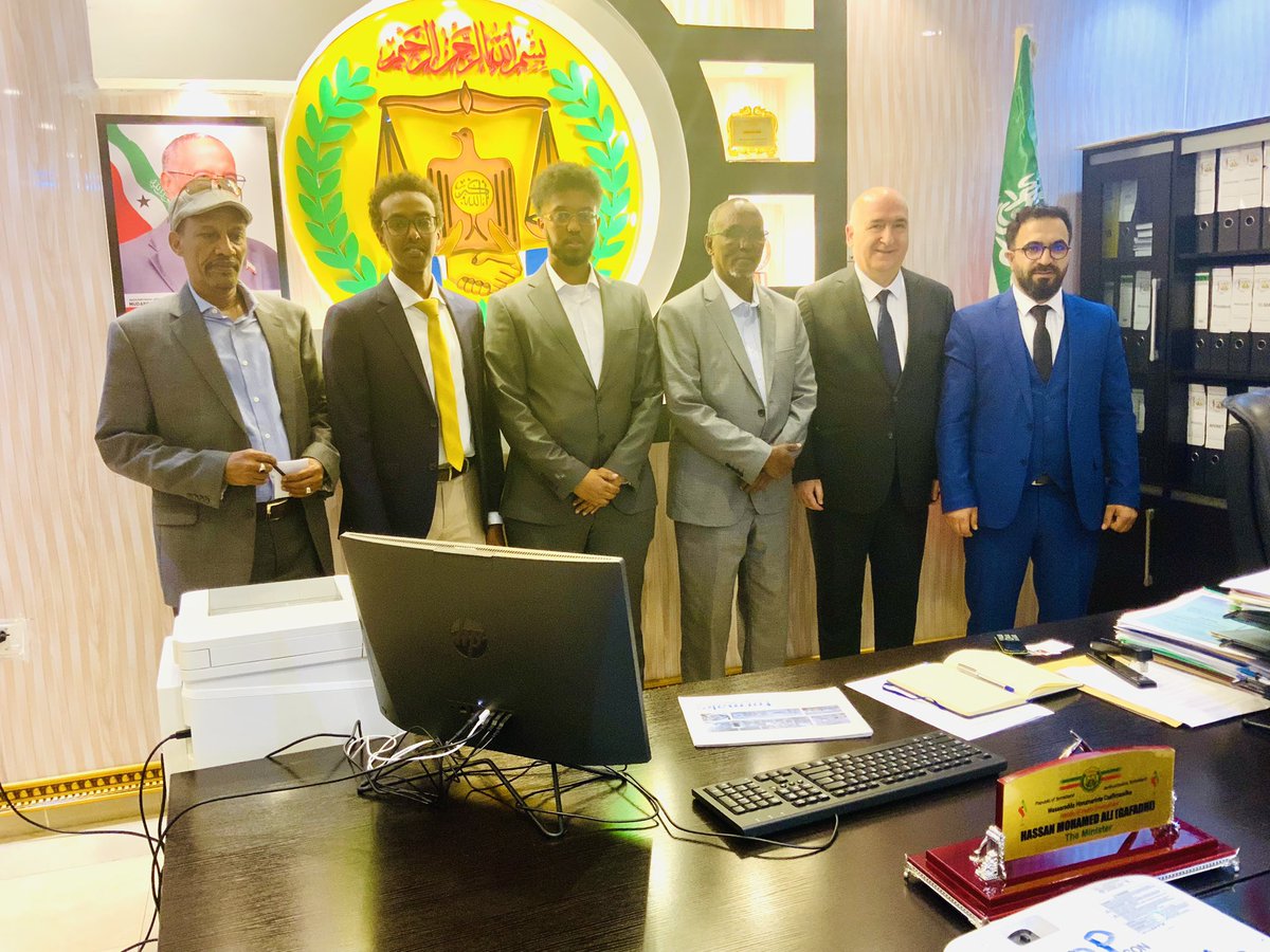 HamzaHGuled's tweet photo. Members from different respected organisations visited Somaliland to have broader information on health, education, business and updates of the Waheen market. Thanks to #Vice-President of #Somaliland Salylici Minister of Health #Gafadhi and #National Commission for High Education https://t.co/3RZ6OzdPnP