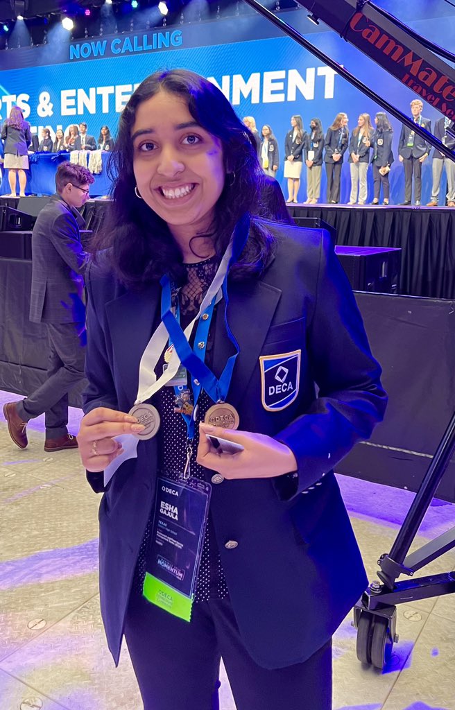 MrsGowartyHHS's tweet photo. @HebronDECA @Hebron_HS @lisdcte Esha Gajula on her way to compete for DECA glass! #ICDC2022 https://t.co/MTPMLZTDMQ