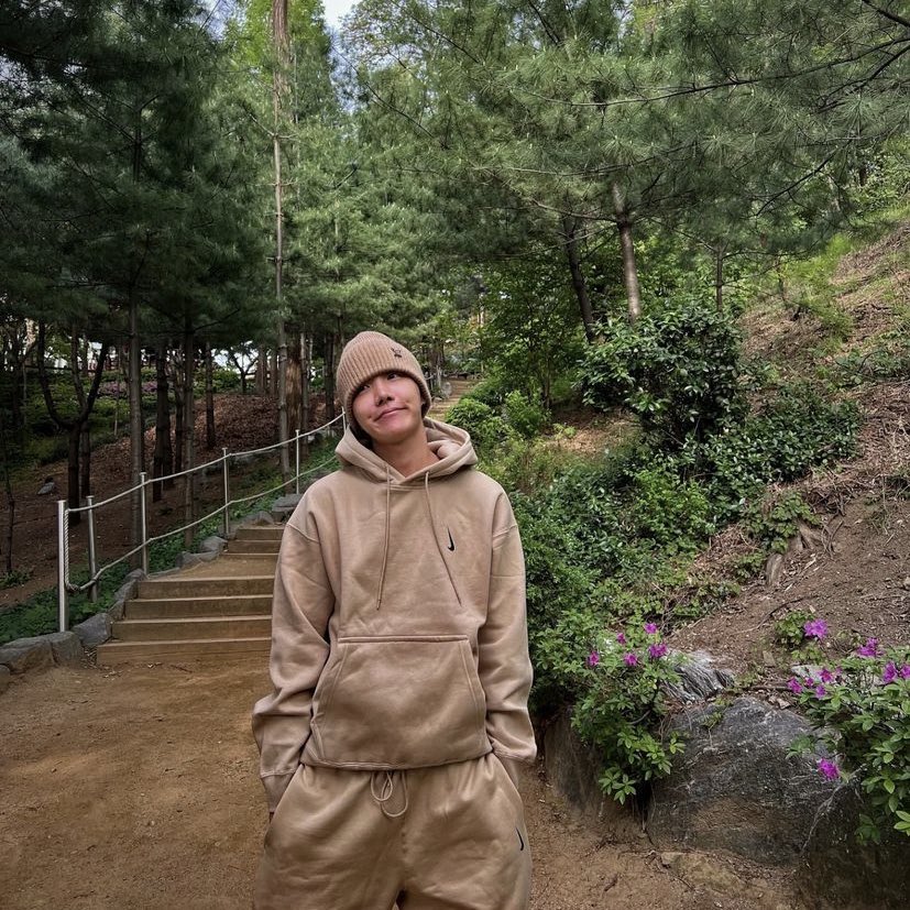 vopethinker's tweet photo. boyfriend material <3 https://t.co/S77BdUPs8v