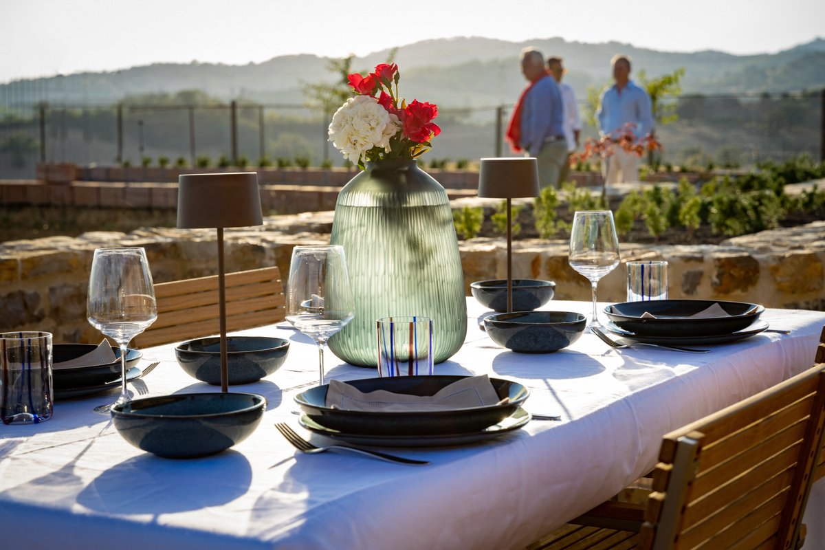 Tra le colline della #maremma le calde giornate stanno arrivando e con loro anche le #degustazioni 🍷