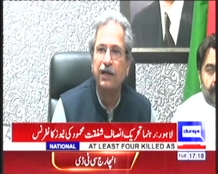 Shafqat_Mahmood's tweet photo. Imported Govt using fascist tactics to suppress PTI voice but failing. Used containers to stop people coming Lahore Jalsa. Failed miserably. Taking down PTI flags and posters to make it disappear. Failed. Tried to stop PM IK from addressing workers tomorrow in LHR. Failed again https://t.co/4pkEWQVXmw