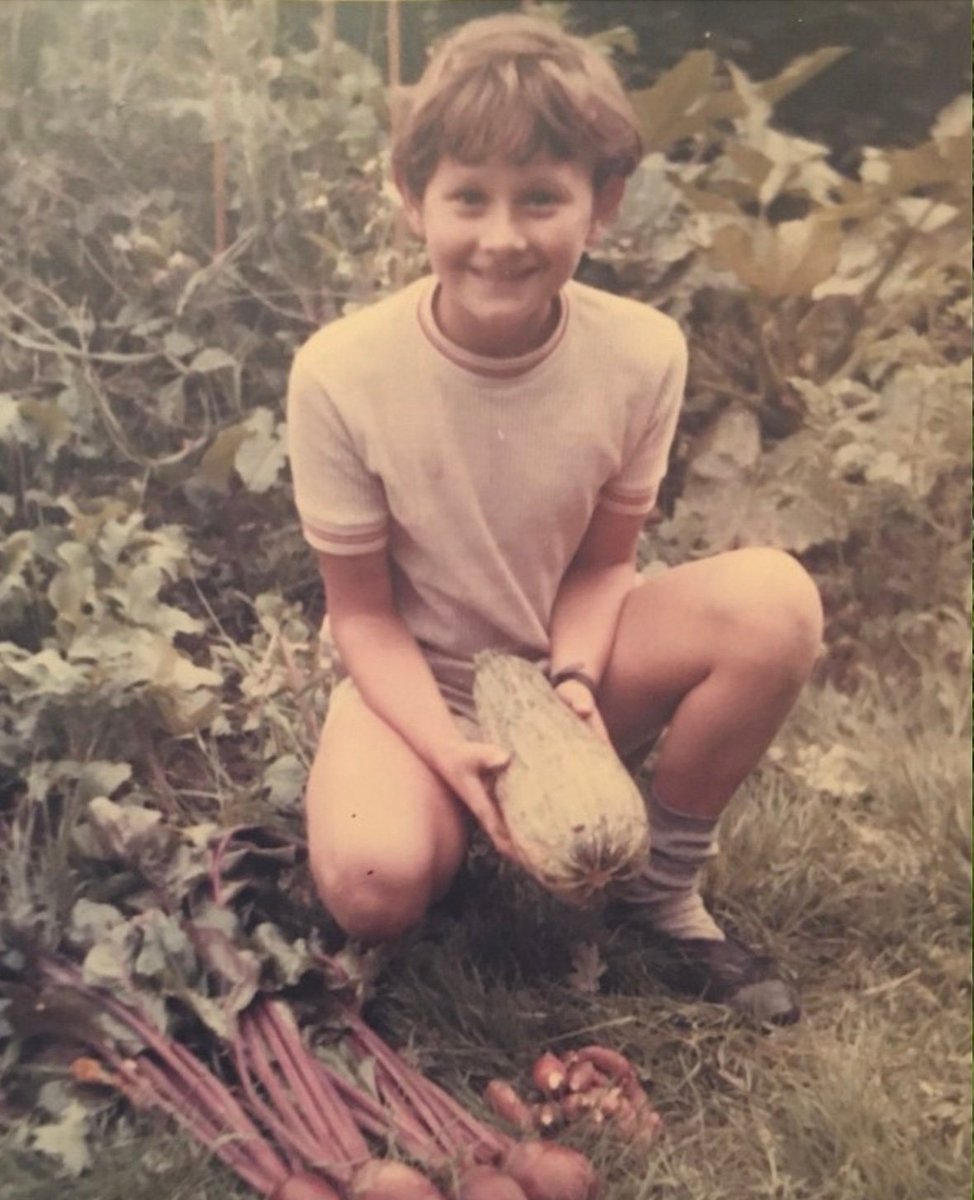 🌱 Join us at Bloc this Friday for a special reading, walking and foraging session,12-4:30pm!

Limited spaces available, link in bio to book!