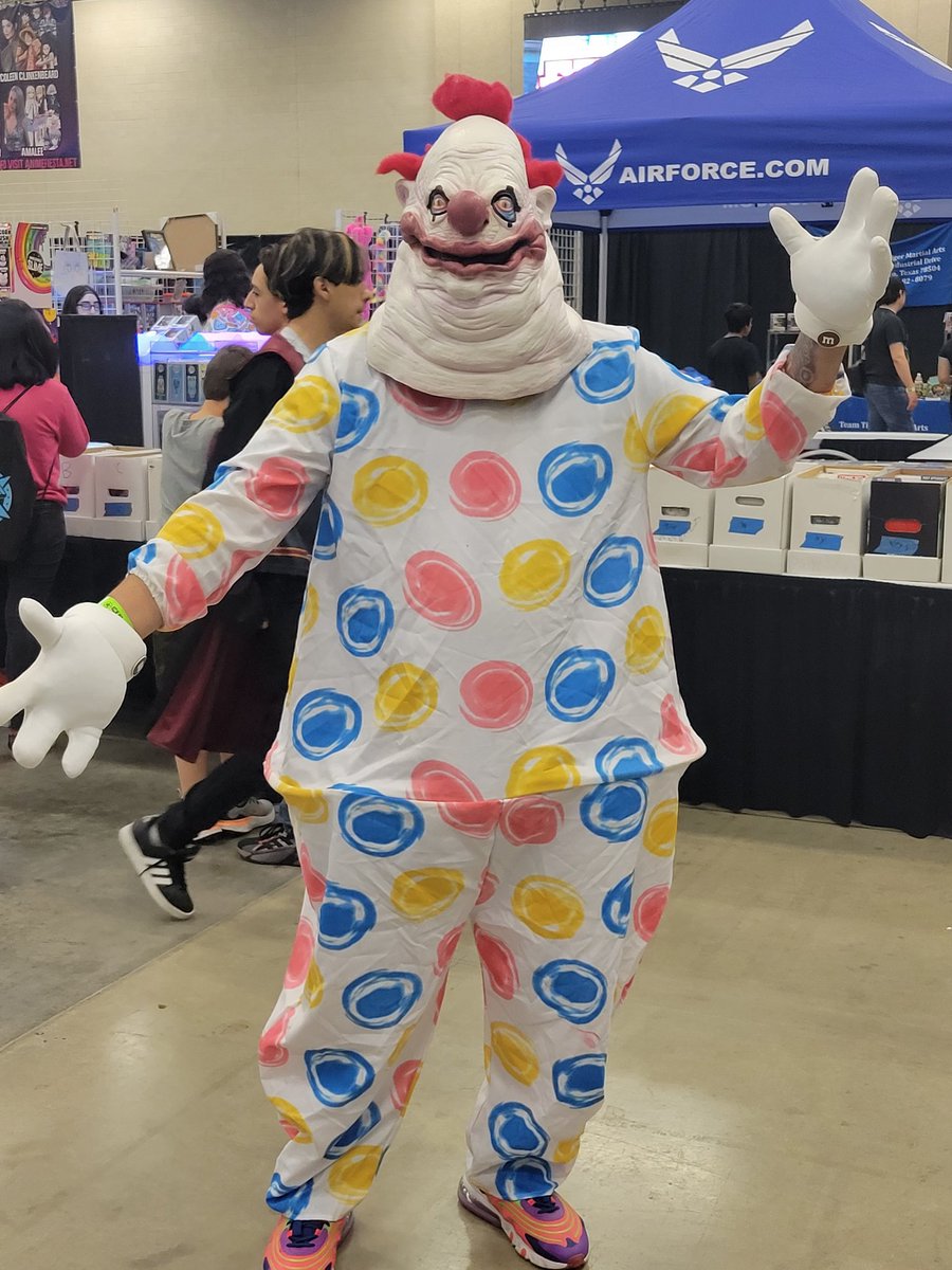 Nurdtyme's tweet photo. Killer clown from outer space?

#southtexascomiccon #stcc https://t.co/7kvOSS9wJk
