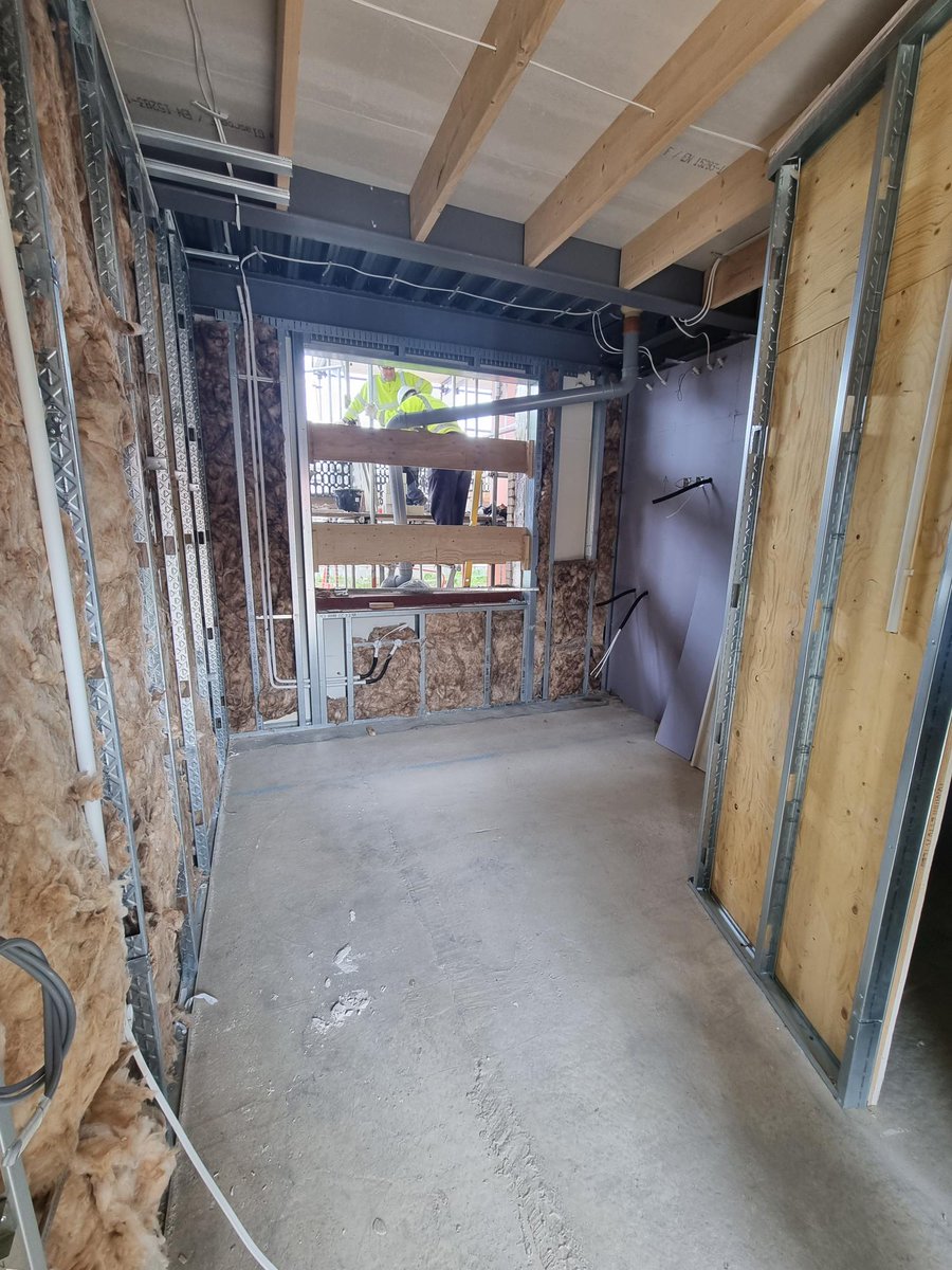 We're so pleased things are moving at speed now at our new mental health wards in #Lincoln ready for opening in 2023.  En-suite bedrooms and courtyard spaces are starting to take shape. Read more about the multi-million pound development: lpft.nhs.uk/news-and-event… #mentalhealth