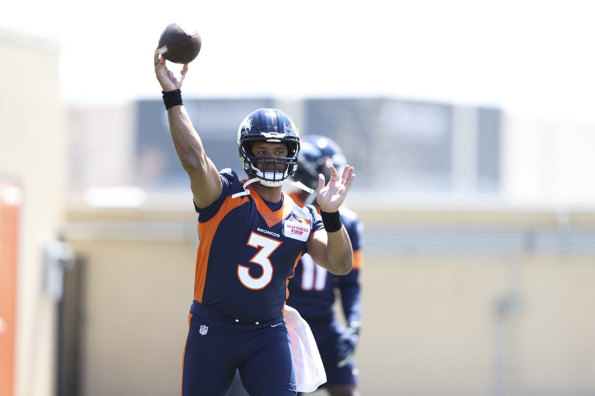 Russell Wilson tweet media