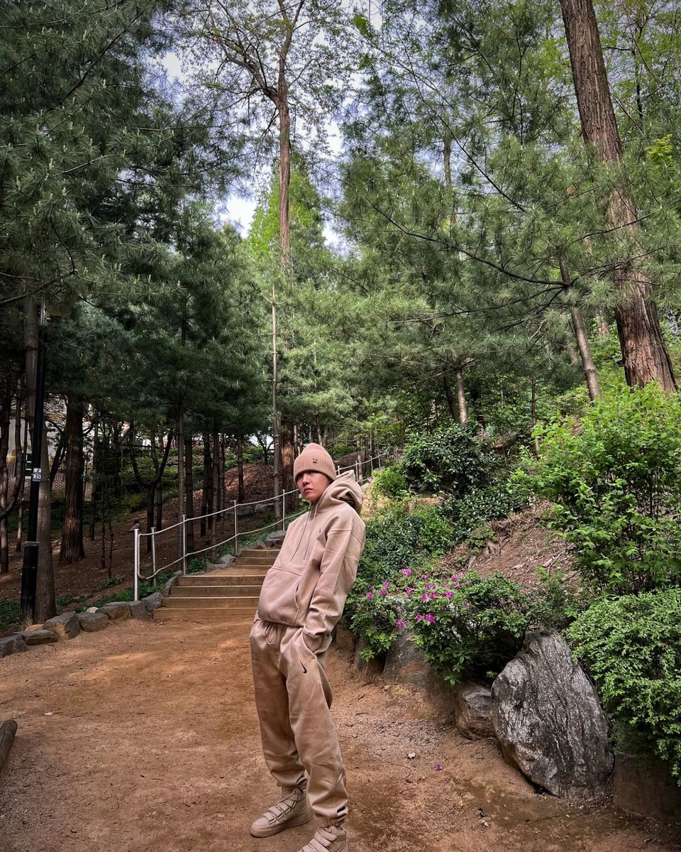 nineteeneleanor's tweet photo. I bet every ARMY thinks RM &amp; JHOPE date today? 🐨🐿 @BTS_twt #RM #JHOPE #94LINERS https://t.co/onwaA2gXUg