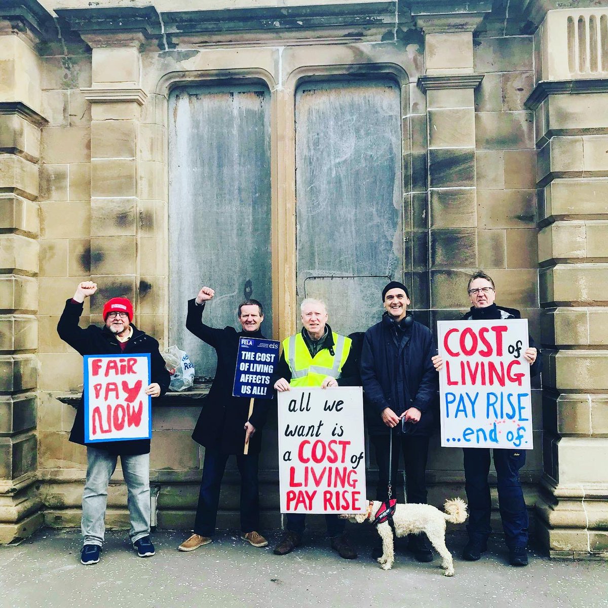 Out (again) today. With inflation at a massive 9%, I can't afford not to strike and take a de facto pay cut. Thousands of my colleagues feel the same as members stood side by side on every picket line in the land. Join a union today ✊
#thedifferenceisstriking
#PayWeDeserveBetter