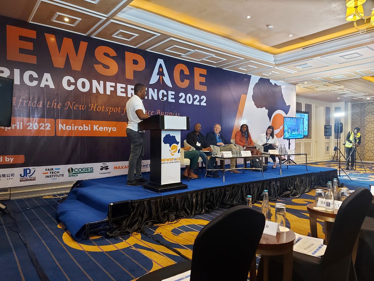 SayariLabsKE's tweet photo. Pictured: @SayariLabsKE 's Pattern Odhiambo pitching at the Startup Pitch Competition. 
SayariLabs was one of five startup finalists selected to pitch in the live event at the Newspace Africa Conference.  
#SayariLabsKe #Newspaceafrica2022 #Newspaceafricaconference https://t.co/kscNO7Bqej