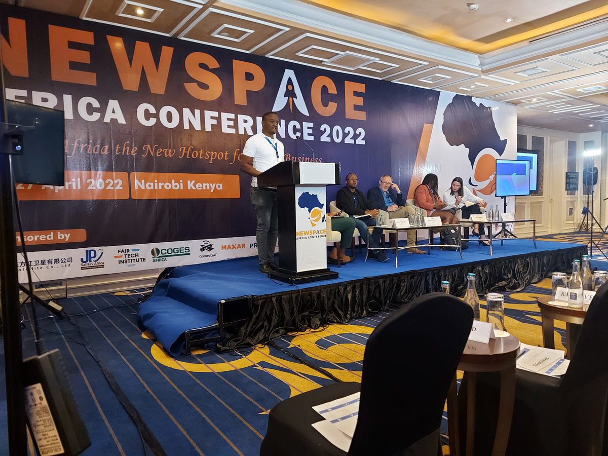 SayariLabsKE's tweet photo. Pictured: @SayariLabsKE 's Pattern Odhiambo pitching at the Startup Pitch Competition. 
SayariLabs was one of five startup finalists selected to pitch in the live event at the Newspace Africa Conference.  
#SayariLabsKe #Newspaceafrica2022 #Newspaceafricaconference https://t.co/kscNO7Bqej