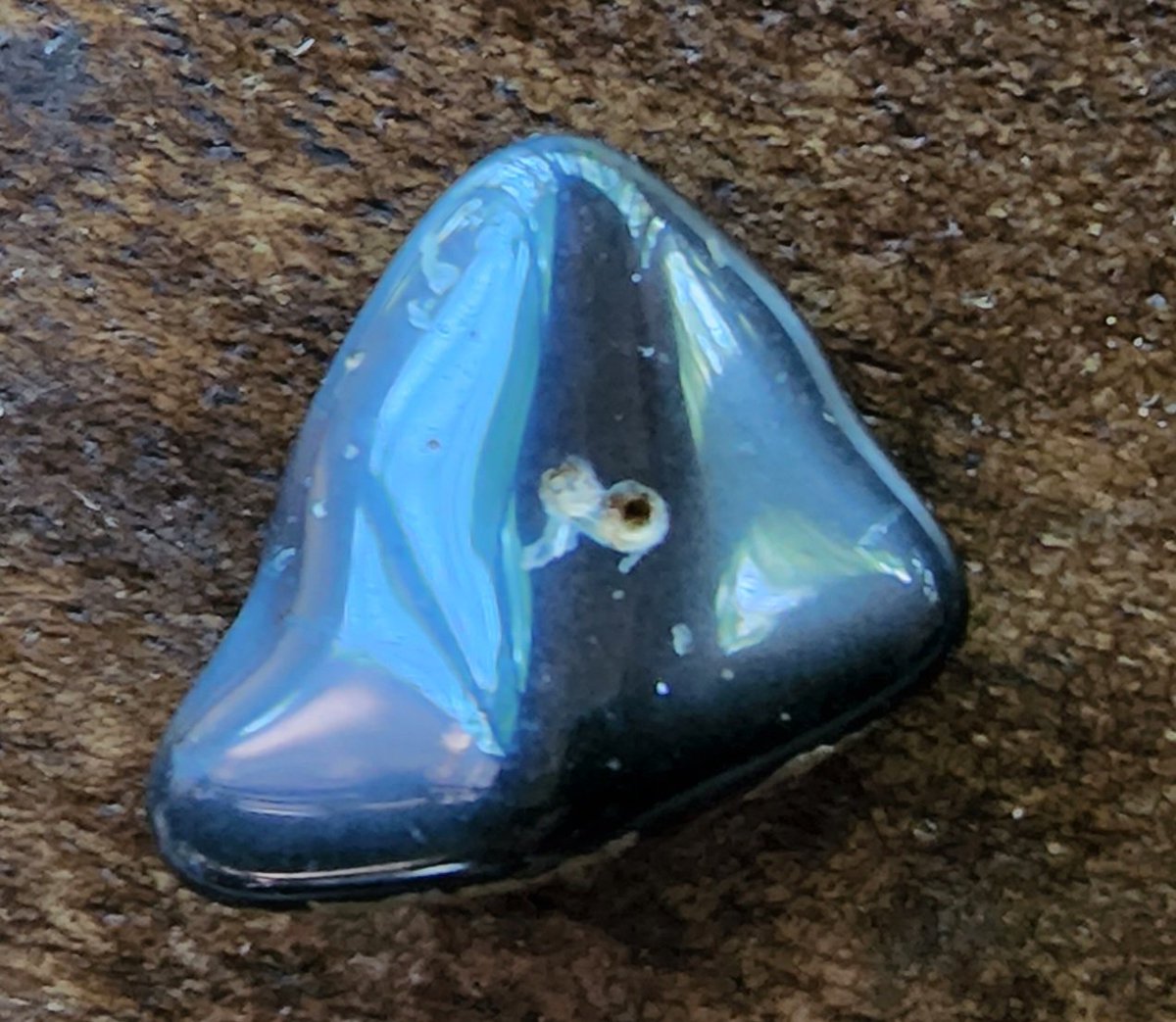 hexalchemist's tweet photo. Eureka! What am I even supposed to say here? Wow? This was like the 6th picture I took and I had to stop. I'm going to have to spend about an hour meditating w it and my cam, then when I recover, I'll share π§ββοΈ #Hexican $HEX $PLS #GEOLOGY #HEXrocks https://t.co/rENYuVflUQ