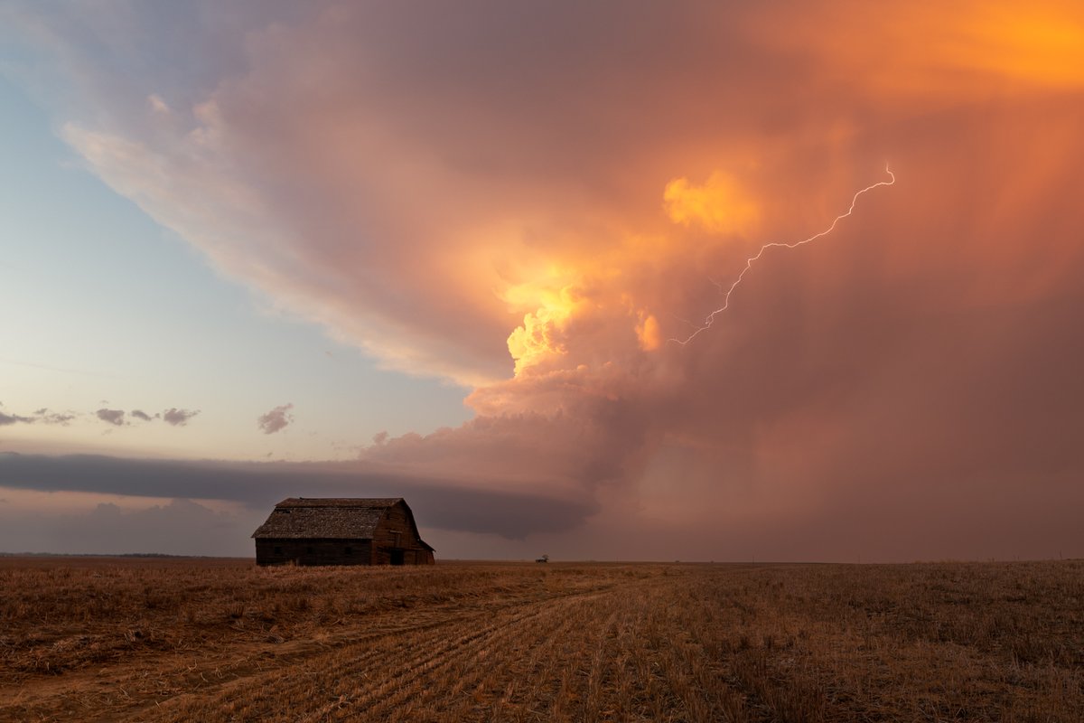 Kansas sure knows how to create atmospheric beauty! I stood in awe as the sunset painted this slow-moving LP supercell with glorious color. As dusk moved in, it began to throw gorgeous, crawling bolts. April 21, 2022 in Rozel, KS is a day I will never forget! #kswx #StormHour