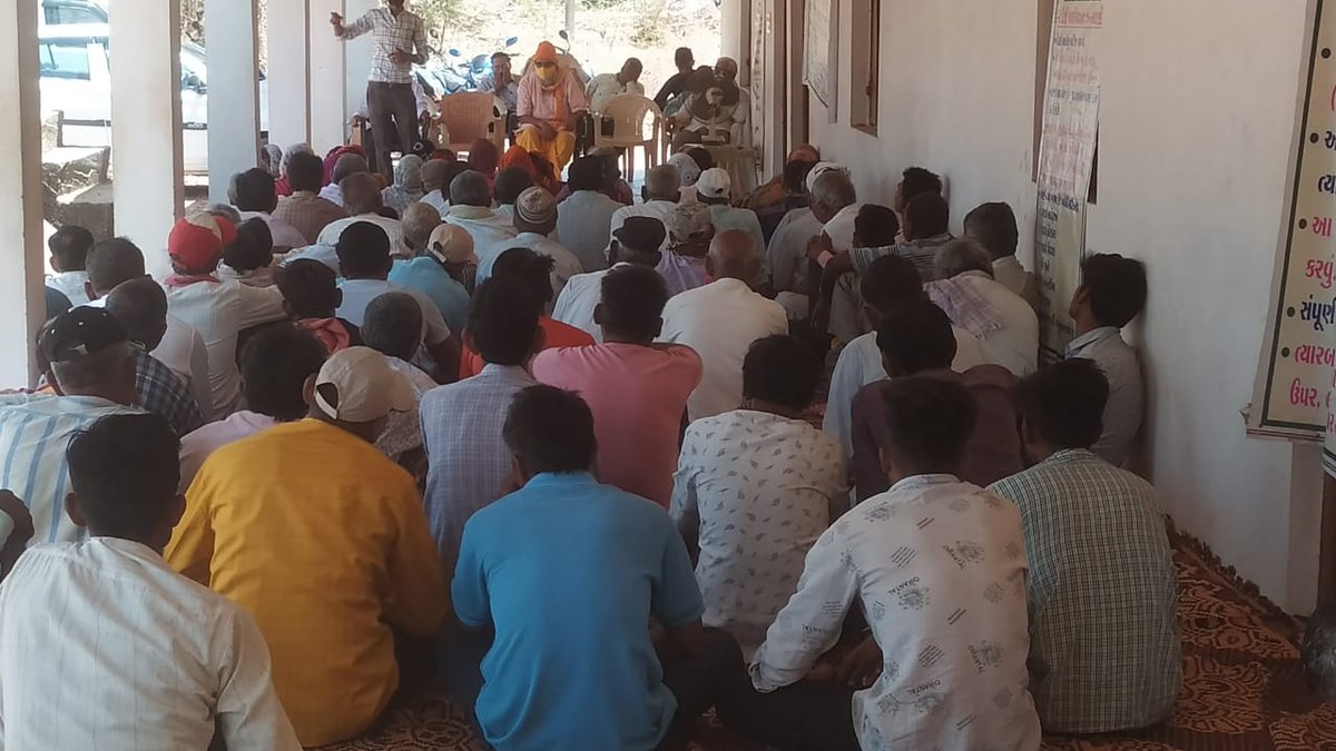 AtmaAravalli's tweet photo. આત્મા પ્રોજકટ અરવલ્લી જિલ્લાના મેઘરજ તાલુકાના રેલ્લવાડા તથા કોટડા ખાતે અને મોડાસા તાલુકાના બડોદરા ખાતે પ્રાકૃતીક ખેતી વિશે તાલીમનું આયોજન કરવામાં આવ્યું.આ તાલીમમાં ખેડુતોને પ્રાકૃતીક ખેતી વિશે માર્ગદર્શન આપવામાં આવ્યું. https://t.co/EiLzoyujyW
