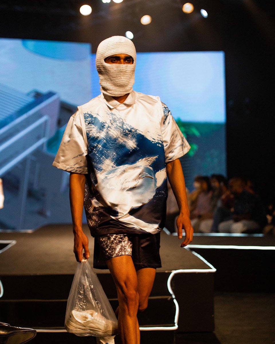 Thaely_inc's tweet photo. GB Look 4
Zip-UP printer shirt with printed Muay Thai boxing shorts
On @shivamdhar_dubey
At @lakmefashionwk
#fashionmodels #sneakercommunity #sneakergallery #sustainablestyle #sustainabledesign #thaely #sustainableclothing #sustainablelifestyle #designfeed #sneakerholic https://t.co/oB3iqOb54U