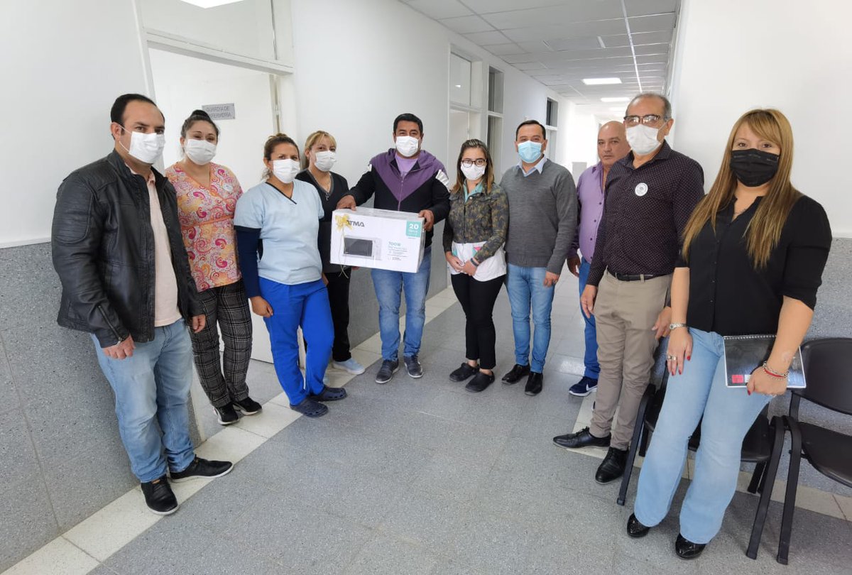 LuisFedericoM's tweet photo. 🏥 Junto a su director Héctor Romero, visitamos las nuevas instalaciones del hospital "Dr. Renee Echevarría en #ElPortezuelo, que está funcionando con el equipamiento entregado recientemente por el @GobDeLaRioja ⤵️ https://t.co/GNM1DqBHnR