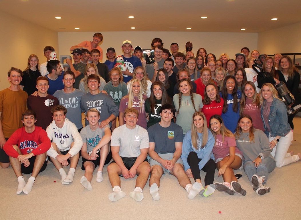 ACYoungLife's tweet photo. Seniors, we love you all!!! Thank you for leaving behind such great legacies for us to follow!! We’ll miss you so much next year - come back & visit!! #andoveryounglife #bestnightofyourweek https://t.co/xZLAEC8UJl