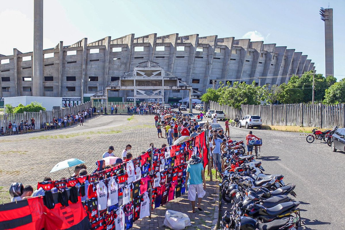 joaodoresenha's tweet image. Tem que ser muito invejoso pra chamar isso daqui de terceirizado. Uma prova de amor que ngm explica. Torcedores que em grande parte nunca viram o time de perto, mas que pagarão até R$ 300 por isso. Apaixonar-se pelo que se vê é fácil, difícil é amar algo a distância a vida toda.