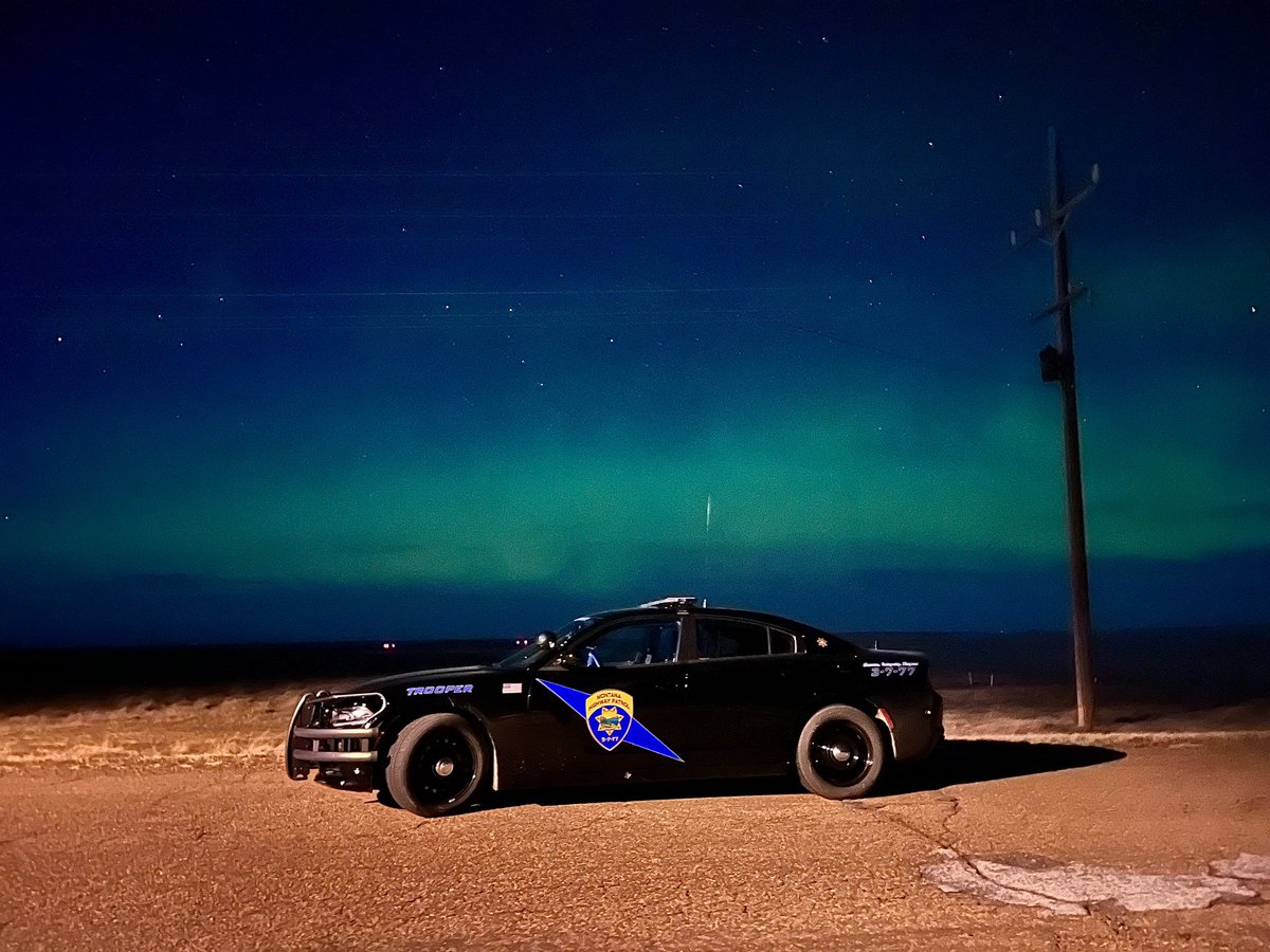 TrooperTEvans's tweet photo. Northern Lights in NE MT just hit different. ✨
📸: Trooper Steven VanDeusen

#northernlights #montana https://t.co/pohwREAZUg