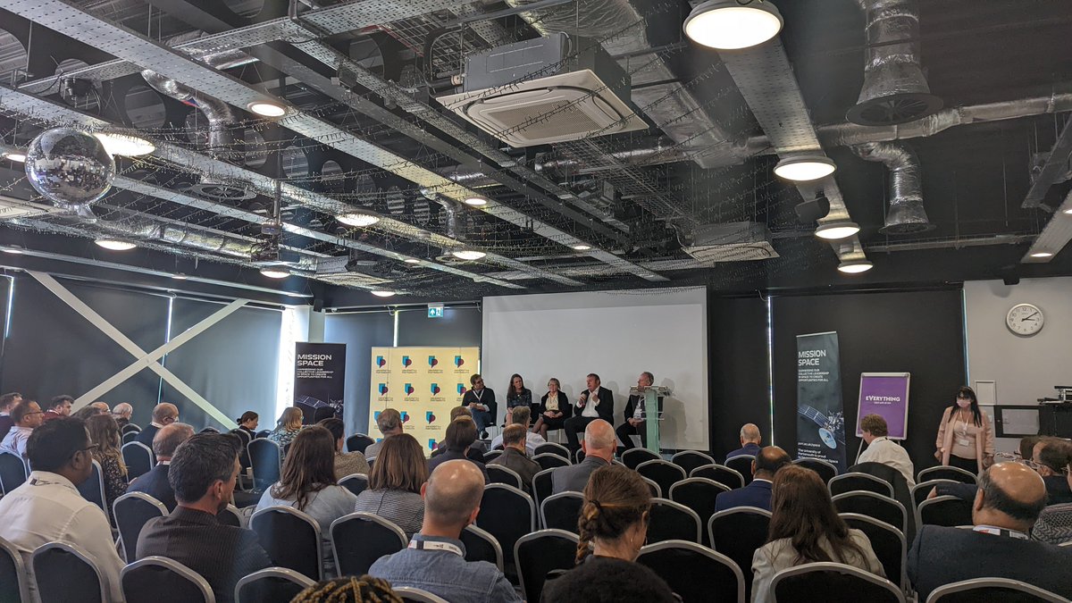 Space South Central (@spacesouthcntrl) on Twitter photo And now for the final session of the day, hearing from our regional stakeholders! Sarah Macken of <a href="/AirbusDefence/">Airbus Defence</a>, Cathy Barnes of <a href="/SpurElectron/">Spur Electron Ltd.</a>, John Paffett of <a href="/KISPE_LTD/">KISPE</a> and Adam Amara from <a href="/UoPCosmology/">Portsmouth Cosmology</a>. Chaired by Jeremy Howells @uopresearch <a href="/portsmouthuni/">University of Portsmouth</a> 🚀 #Missionspace22 And now for the final session of the day, hearing from our regional stakeholders! Sarah Macken of <a href="/AirbusDefence/">Airbus Defence</a>, Cathy Barnes of <a href="/SpurElectron/">Spur Electron Ltd.</a>, John Paffett of <a href="/KISPE_LTD/">KISPE</a> and Adam Amara from <a href="/UoPCosmology/">Portsmouth Cosmology</a>. Chaired by Jeremy Howells @uopresearch <a href="/portsmouthuni/">University of Portsmouth</a> 🚀 #Missionspace22