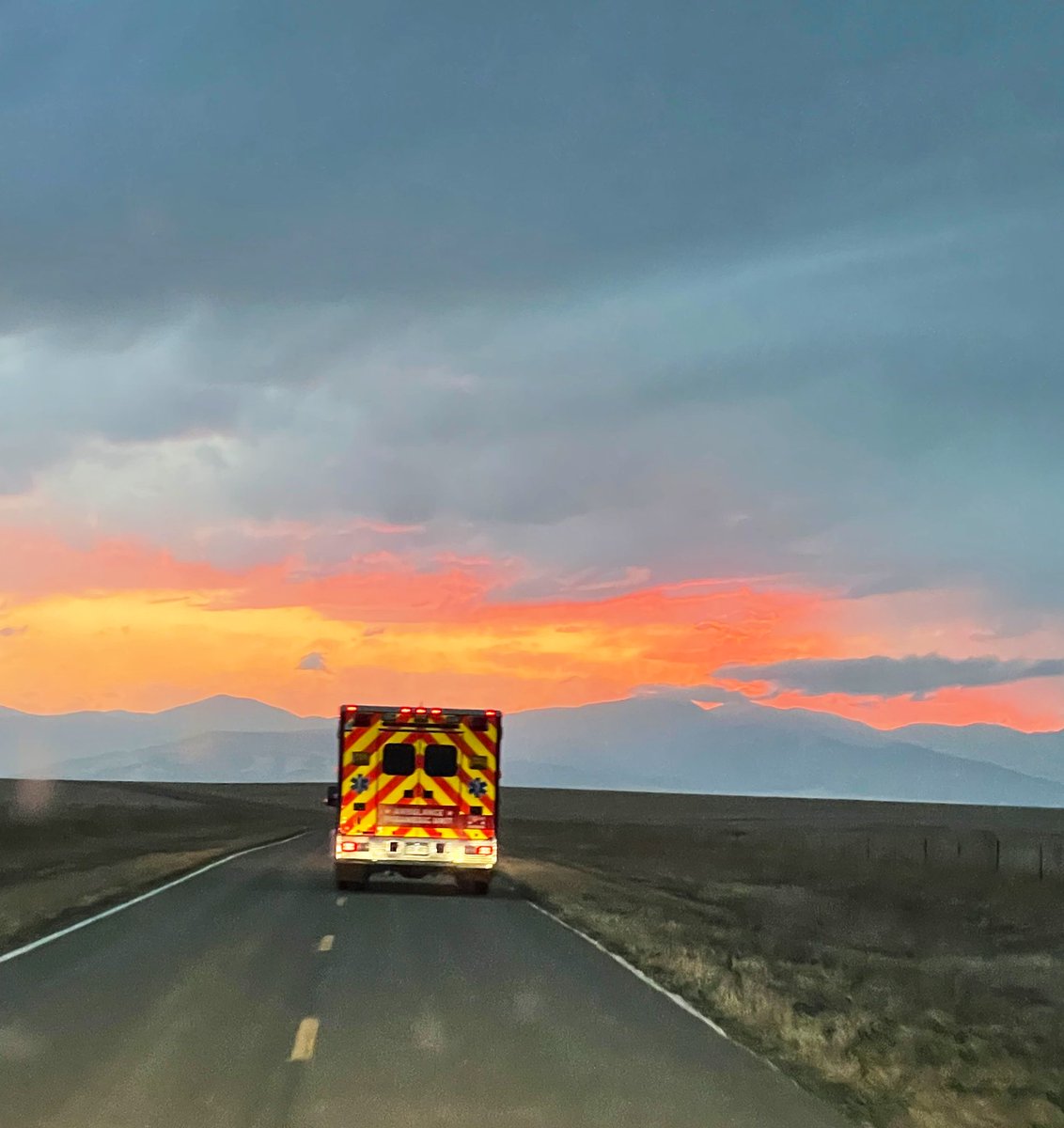 ems_unlimited's tweet photo. 2022 #wildlandfire season is underway! Safe travels to our teams on the line! #emsunlimited #allthingsEMS #fireseason2022 https://t.co/M9YSlWE0Sj