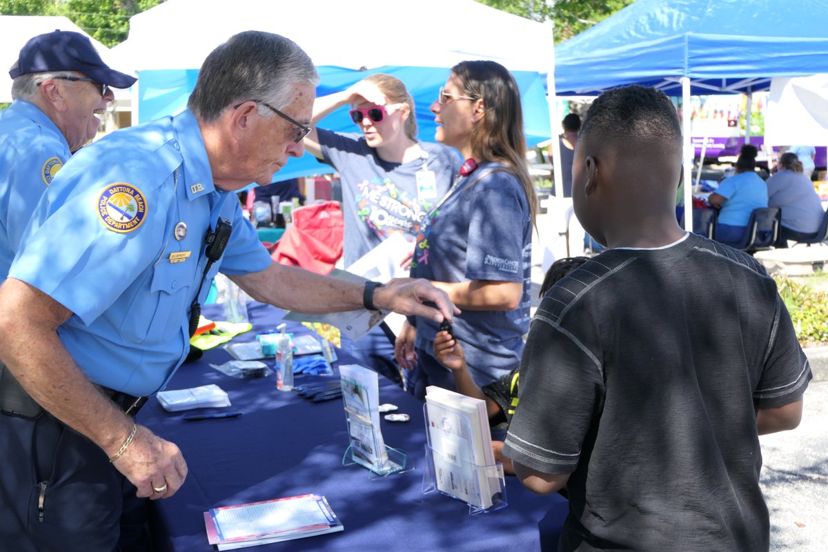 DaytonaBchPD's tweet photo. Our Citizens On Patrol were on hand as the Florida Department of Health (@HealthyFla) re-opened their location at 421 S. Keech St. yesterday.
#CommunityEngagement #DaytonaStrong #DBPDStrong #DaytonaBeach #CityDaytonaBeach #LoveDaytonaBeach #WorldFamousDB #KeepDaytonaBeautiful https://t.co/nYS9q2KlWi