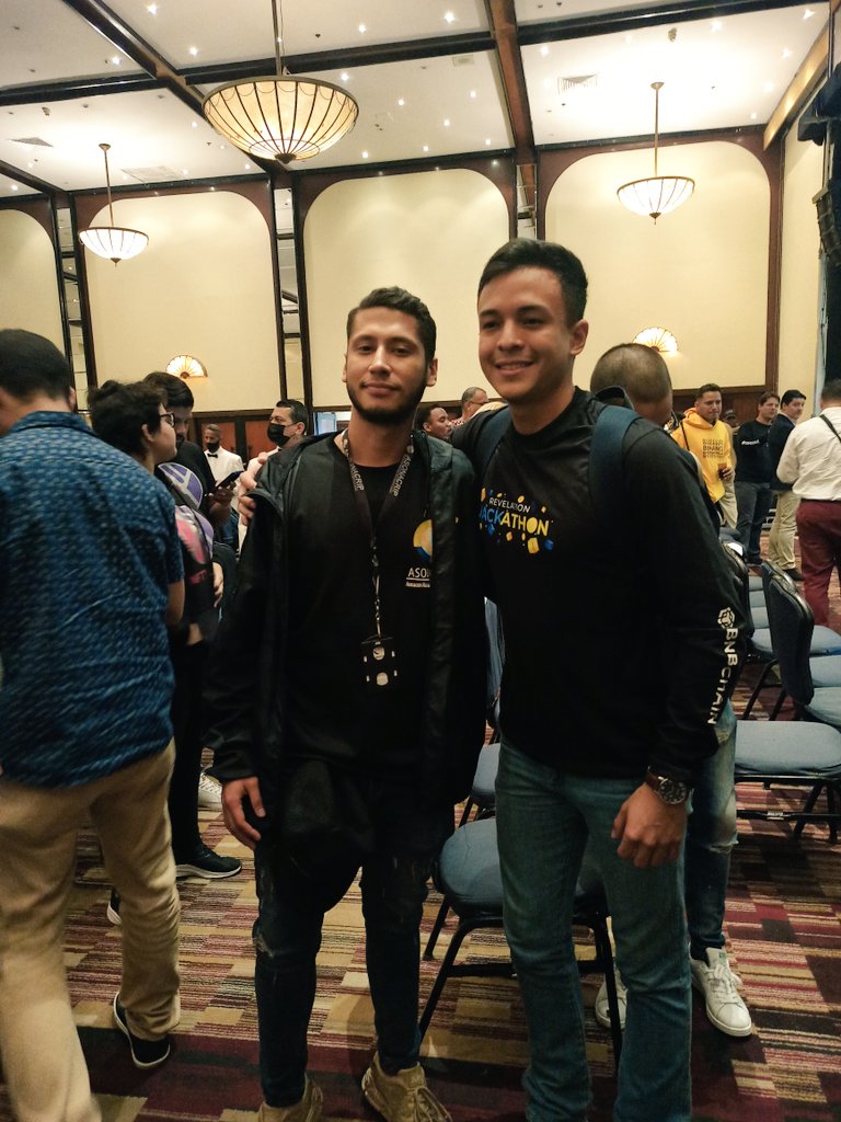 diegovilla_0's tweet photo. Hermano te deseo mucho éxito! 💪🔥 Un gusto conocerte en el Hackaton, espero nos podamos volver a ver pronto! #HackathonRevelation @CarlosBp36 @AsonacripVe #BNBchain https://t.co/aTma97j3bX
