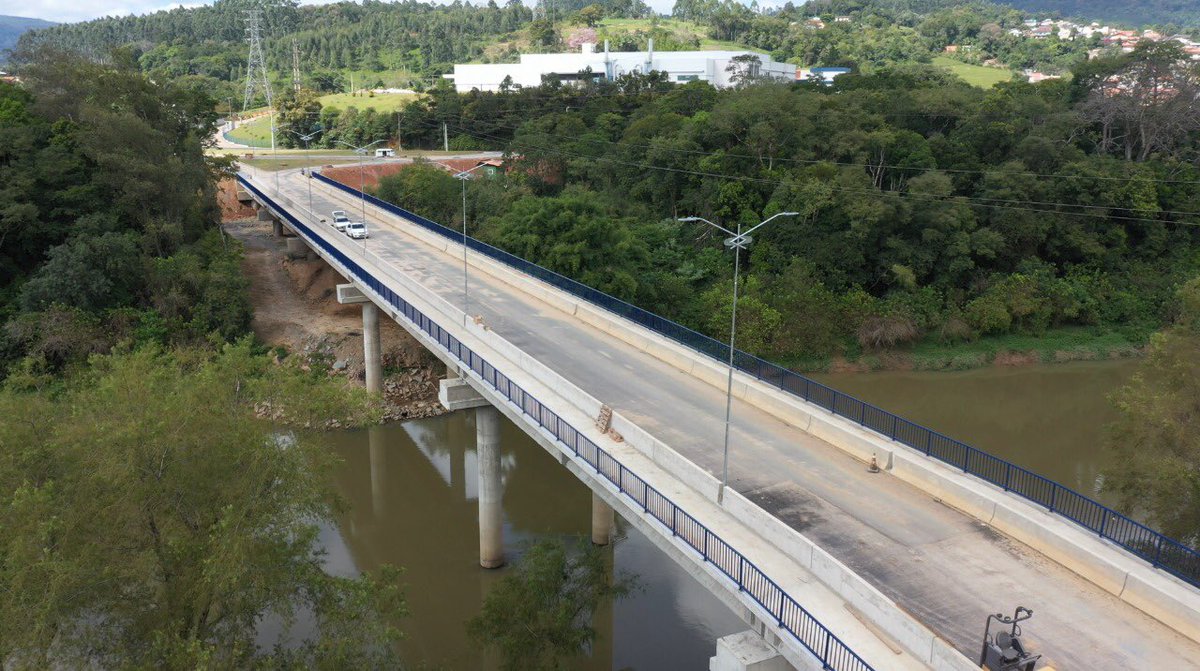PrefRiodoSul's tweet photo. O mês de abril está terminando com inaugurações históricas em Rio do Sul. No sábado (30) às 10h entregamos as obras do novo Ac. Leste pela ponte Ingomar Bachmann. Será a nova entrada da cidade pela BR-470. Bora lá conferir.

#obras #riodosul https://t.co/eXxbZWDtQl