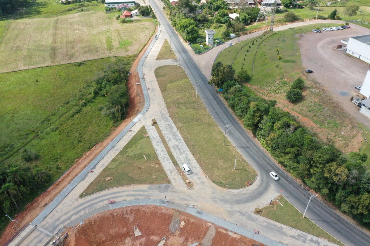 PrefRiodoSul's tweet photo. O mês de abril está terminando com inaugurações históricas em Rio do Sul. No sábado (30) às 10h entregamos as obras do novo Ac. Leste pela ponte Ingomar Bachmann. Será a nova entrada da cidade pela BR-470. Bora lá conferir.

#obras #riodosul https://t.co/eXxbZWDtQl