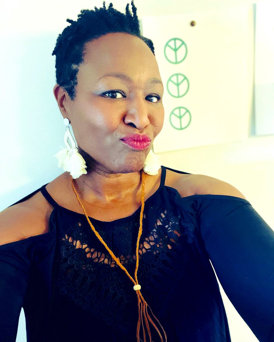 IPProfEvans's tweet photo. Still on Cloud infinity after celebrating this beauty’s most recent trip around the sun. I thought Leos went hard but whoa! @MindaHarts came to SLAY not PLAY.
#MindaFest #YesNewFriends 🙌🏾 https://t.co/gia4jOPuaN