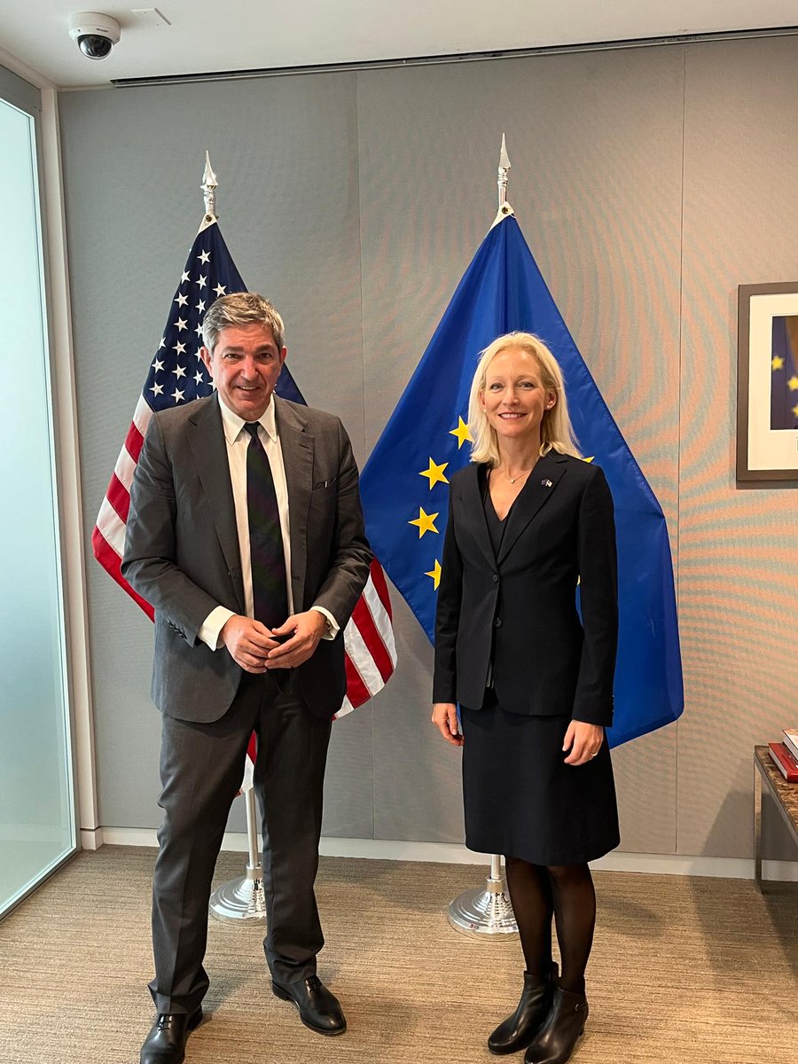 DIGITALEUROPE's tweet photo. Fantastic kick-off of our D.C. week as we met Ambassador Stavros Lambrinidis, discussing 🇪🇺🇺🇸 collaboration on digital rules and stronger cooperation as #TechAllies in the context of the UA war.

With us, 5 of the most innovative European scale-ups 🇪🇺 https://t.co/ojKtozlDh2