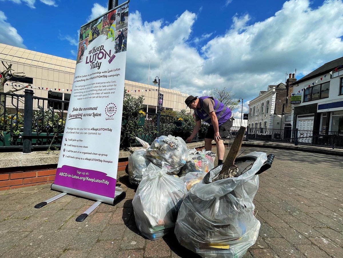 LutonBID's tweet photo. If Lutonβs Deadpool can do it, so can you! πͺ
There certainly were a team of superheroes on our BID tidy session today, out cleaning the town centre
Weβd love to see you come along to our next session on Tuesday 31st May. Let us know if youβd like to attend!
#LutonBID https://t.co/3b2zWg7qOo