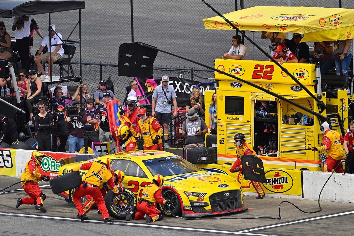 Joey Logano tweet media