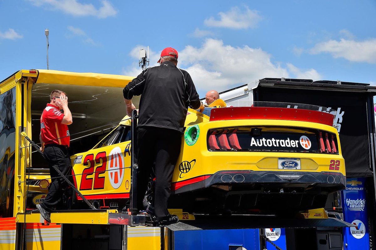 Joey Logano tweet media