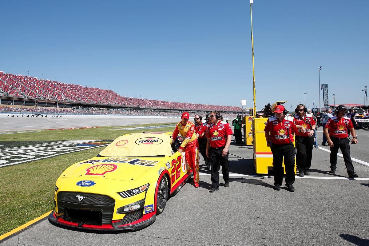 Joey Logano tweet media