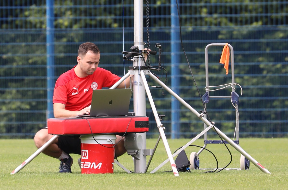 Holstein_Kiel's tweet photo. Veränderungen im Trainer- und Funktionsteam: Co-Trainer Fabian Boll, Athletiktrainer Dr. Andre Filipovic & Spielanalyst Philipp Pelka verlassen uns im Sommer. Co-Trainer Dirk Bremser verlängerte seinen Vertrag hingegen um ein Jahr bis 2024.
⏩ https://t.co/xJRj7IGqrQ
_
#KielAhoi https://t.co/4pzkGHX5C1