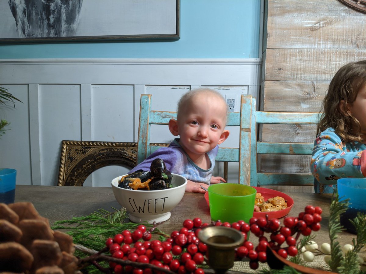 CHEO's tweet photo. #CHEO and @SickKidsNews are co-leading a pilot project to help #raredisease families, like Anna’s &amp; Isla’s, get answers faster! Using genome-wide sequencing, this project aims to get timely genetic diagnoses for Ontario families facing medical mysteries: https://t.co/9EoIPtLXC1 https://t.co/IvIyAItaEd