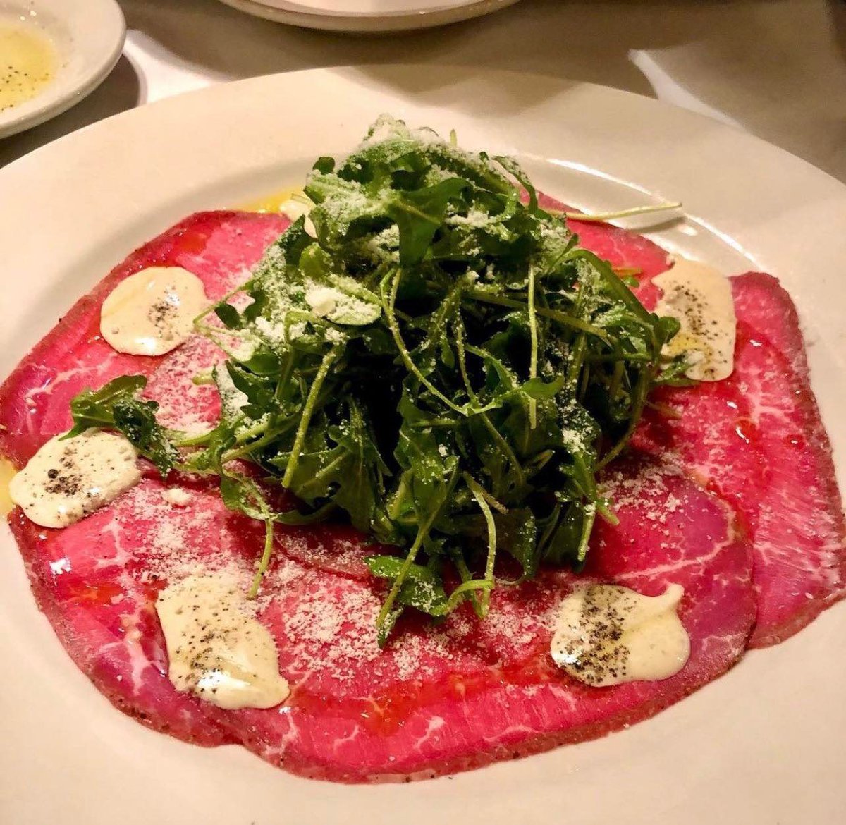 ChefFeker's tweet photo. Thinly sliced chilled Black Angus tenderloin topped w/ capers, shaved parmigiana &amp; a bouquet of baby arugula, drizzled w/ extra virgin olive oil and fresh lemon drizzle. Looks good … tastes even better! 😍 #carpaccio #glutenfree

#ILMITOCAFE serving lunch Mon-Sat from 11am-2pm. https://t.co/AAbRHGFcdP