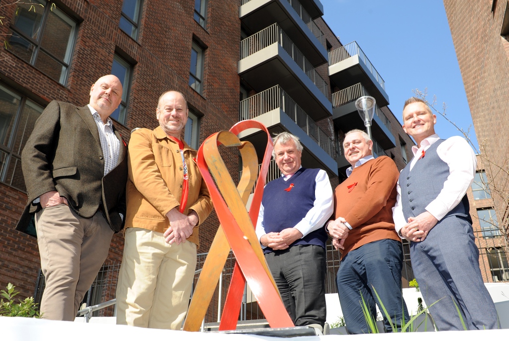 GalliardHomes's tweet photo. Galliard Homes and @ApsleyPlc have donated £40,000 to kick-start corporate support for #Birmingham AIDS &amp; HIV Memorial (BAHM)’s campaign to erect a sculpture in Southside.

Read in full here: https://t.co/GeLSNXMBK4
#Southside #BAHM https://t.co/H2PfM0Xr64