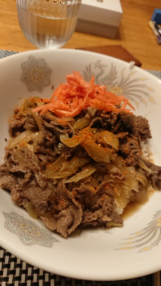 ☘️火曜日お疲れ様でした☘️ 家で作った牛丼🍜 明日も頑張ります。