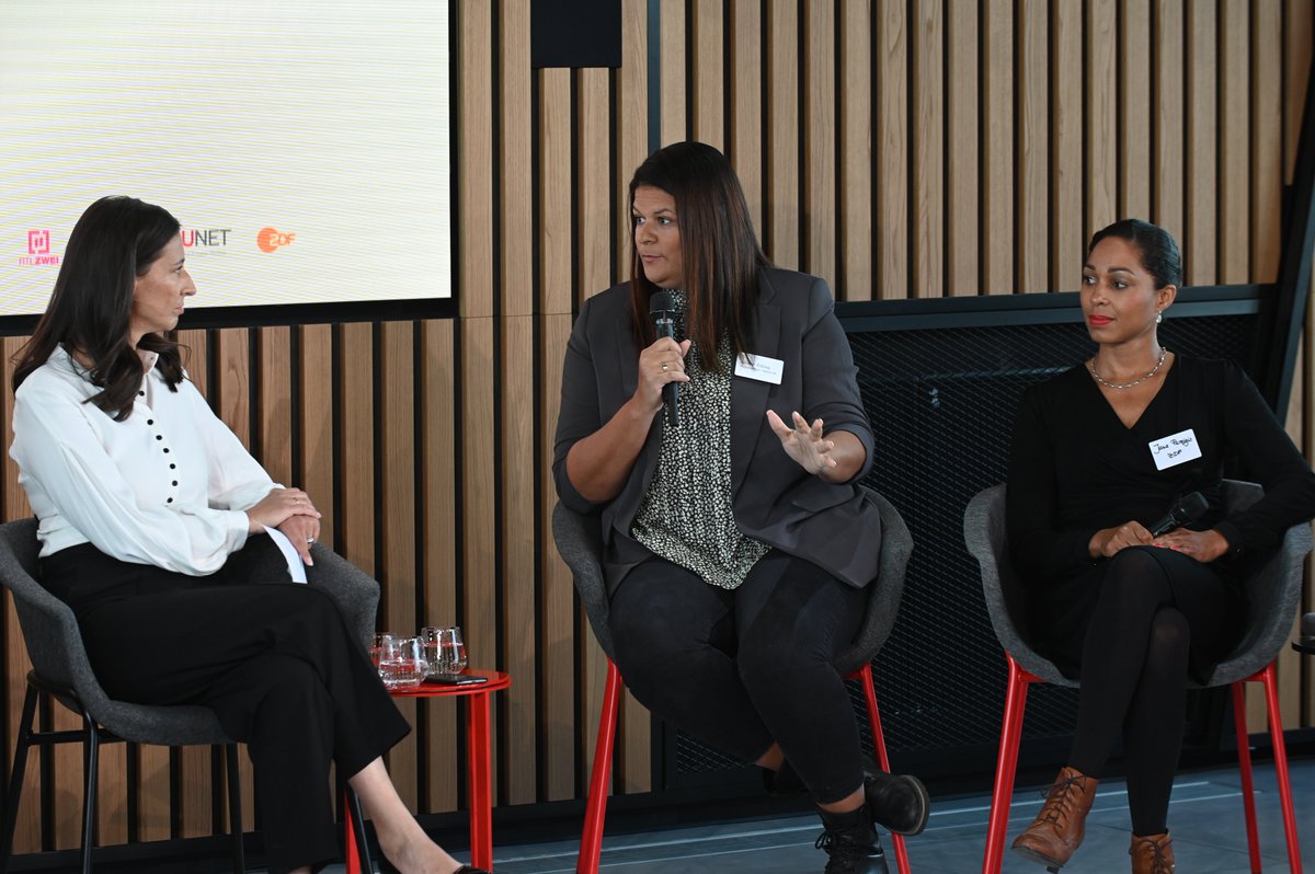 P7S1Group's tweet photo. „Da kommt eine Generation, die #Diversität am Arbeitsplatz aktiv einfordert“, sagt @sat1-Chefredakteurin Juliane Eßling bei der Veranstaltung „Erfolgsrezept Diversity“ des Bündnis Medien für Vielfalt. 
© André Kowalski/Bündnis Medien für Vielfalt https://t.co/SRiHG7dh7M