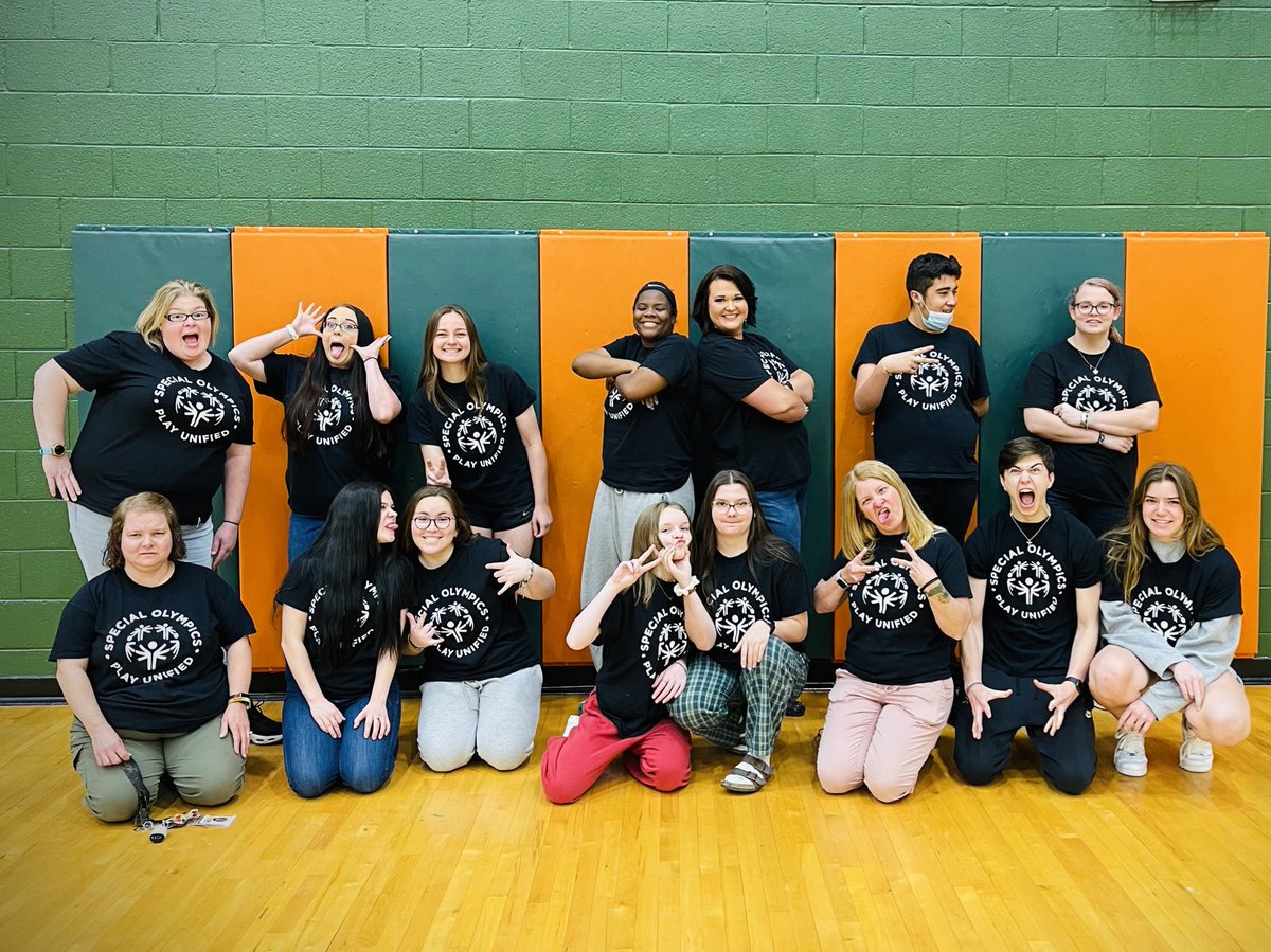 KrUnified's tweet photo. 👯👯Spirit Week: Group Day👯‍♀️👯‍♀️ Can’t think of a better group to be a part of #LOVEourKRU #GroupDay #SpiritWeek #PlayUnified🔴 https://t.co/ztJ3q2gYeL