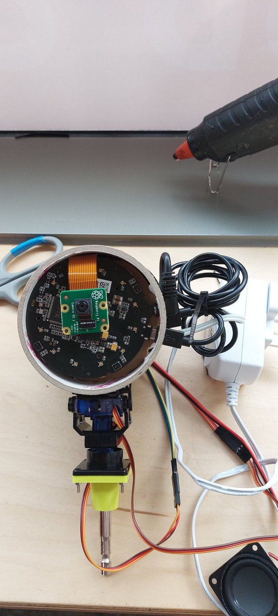 wearesorryfor's tweet photo. Presence robot evolution at #mozfestedc 🤖📷🎙
Nifty work @libbymiller !!! https://t.co/OvnX5SoZUM