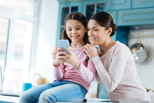 5 Tips on how to effectively monitor your kid's device usage" on Mom Bloggers Club: bit.ly/38uQT7C