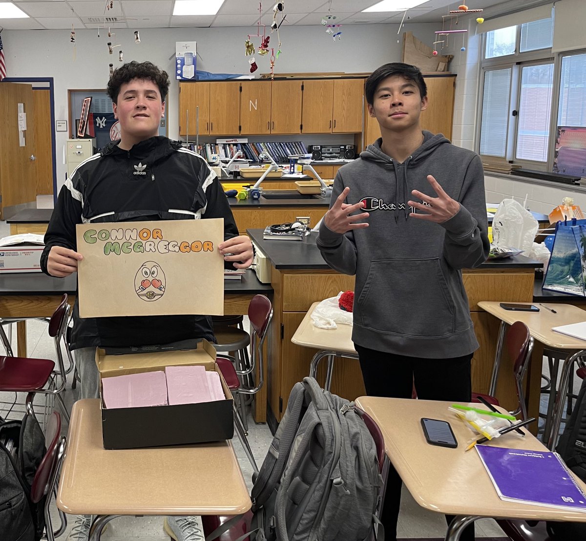 OBHSMrWasserman's tweet photo. Our three winners of the 2022 Physics Egg 🥚 Drop (Period 2) #OBHSPhysics @FazioSally https://t.co/ePvjLpxvTn