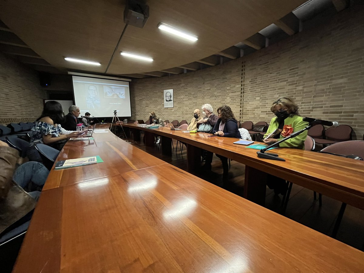 zexarsaenz's tweet photo. Lanzamiento del Libro Mérito y Empleo Público: retos y desafíos de la administración pública contemporánea. @CMeritocraciaUN 
#unal #cpem #meritocracia #administracionpublica https://t.co/mYmtQXu2Tg