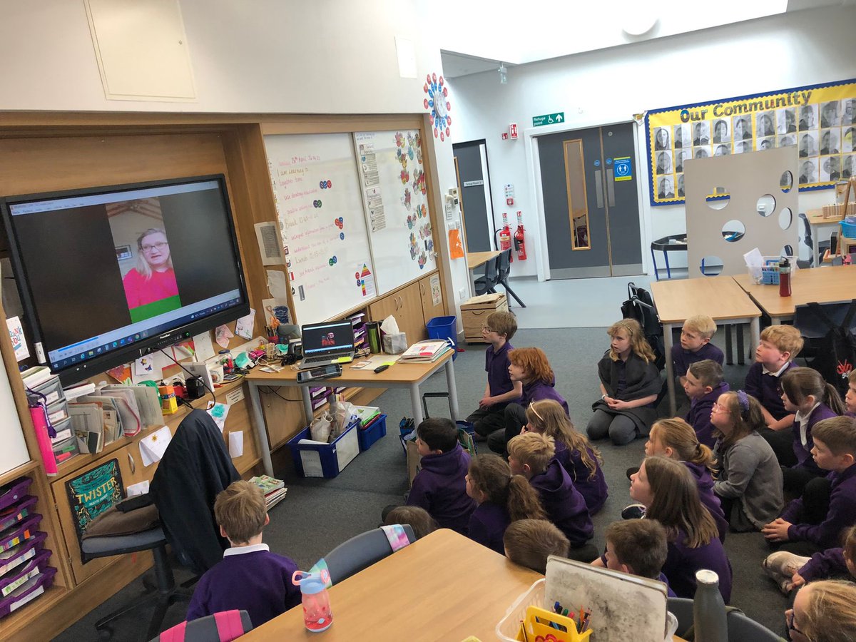 KinrossPrimaryS's tweet photo. P4 were learning about the skills required to be a journalist before they carry out interviews. #SLLW #Employability .@DYW_PandK .@heidiscrim https://t.co/kM65MRADin