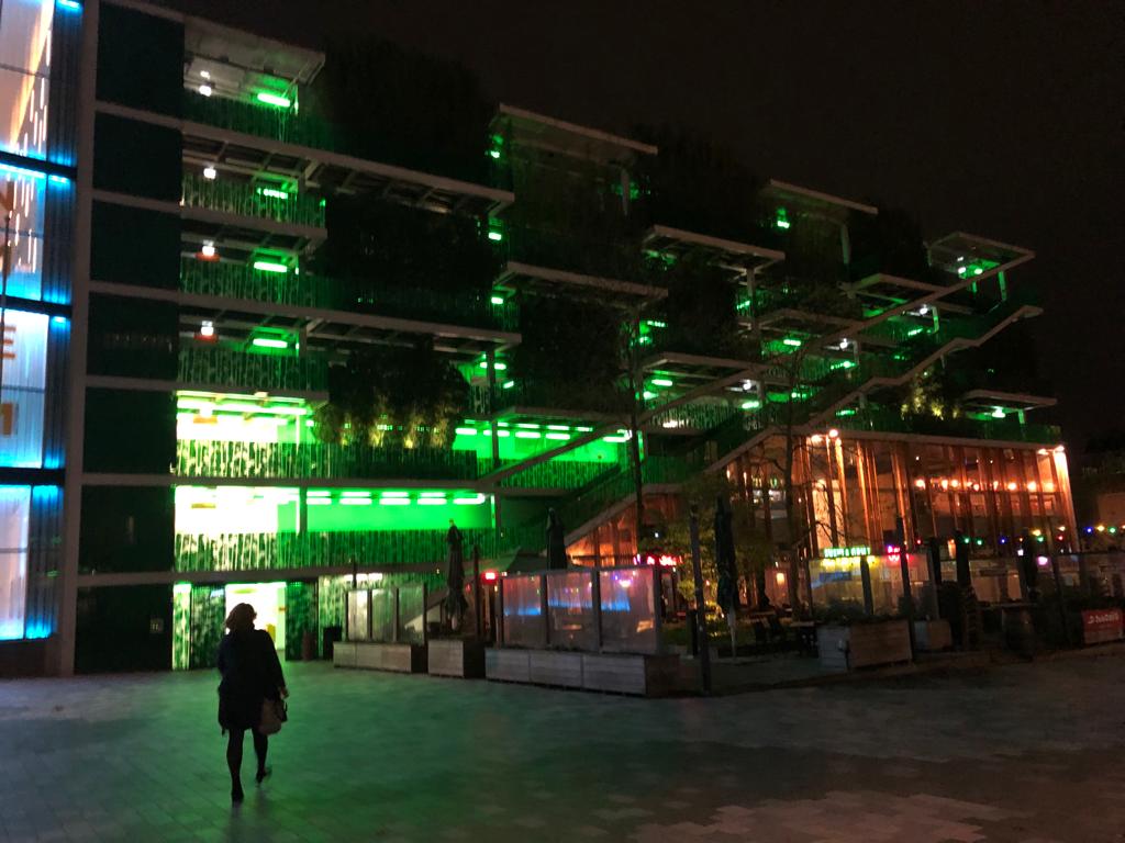 Gisteren waren we op bezoek bij  <a href="/VVDNieuwegein/">De Nieuwegeinse VVD</a> in het prachtige stadshuis en cafe de Burgemeester. Zowel gezellig als nuttig. Vooral op het gebied van bereikbaarheid met OV valt er daar nog een wereld te winnen. Een schone taak voor <a href="/ProvUtrecht/">Provincie Utrecht</a>. Fractie Nieuwegein bedankt!
