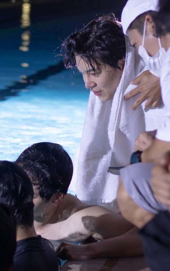 MyPwar_'s tweet image. ซีนสระว่ายน้ำ ขออย่ากระพริบตาจ้าเพราะอาจพลาดช็อตเด็ดได้ ... แล้วผมต้องเตรียมตัวกับสิ่งนี้ยังไง

#กลรักรุ่นพี่