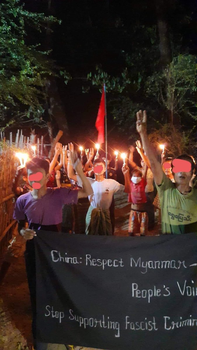 katycho22222's tweet photo. Anti-coup revolutionary regular night strike in Mandalay’s #Pyigyidagon Twp, gathered and staged bravely and by chanting slogans to eliminate fascist regime,despite the Junta’s barbarities.🙏🏽💪🏽✊🏽

#WhatsHappeningInMyanmar  
#2022Apr26Coup 
#ASEAN_RecognizeNUG https://t.co/kbN5V6CFtv