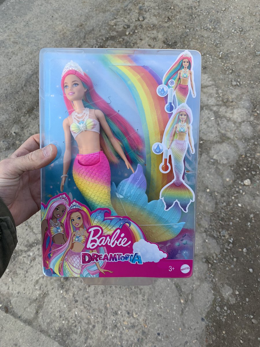 Benefitstheband's tweet photo. You’ll know by now that we put “something to make my 3 year old daughter smile” on the rider by now yeah. Thanks to all the venues and promoters for getting involved, it’s obviously as much for me as my little girl as I miss my girl and partner so much on tour. https://t.co/hmkaX0HssG