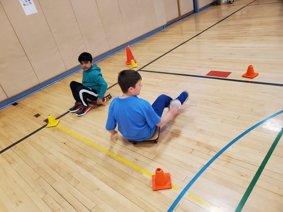 MeadowbrookPE's tweet photo. @MrsNich0ls  and Mrs.Felder's class working through our circulatory system! @meadowbrookem @emeadowschools #meadowbrookpe #circulatorysystem  #pecentral https://t.co/kMrnLDlK9M